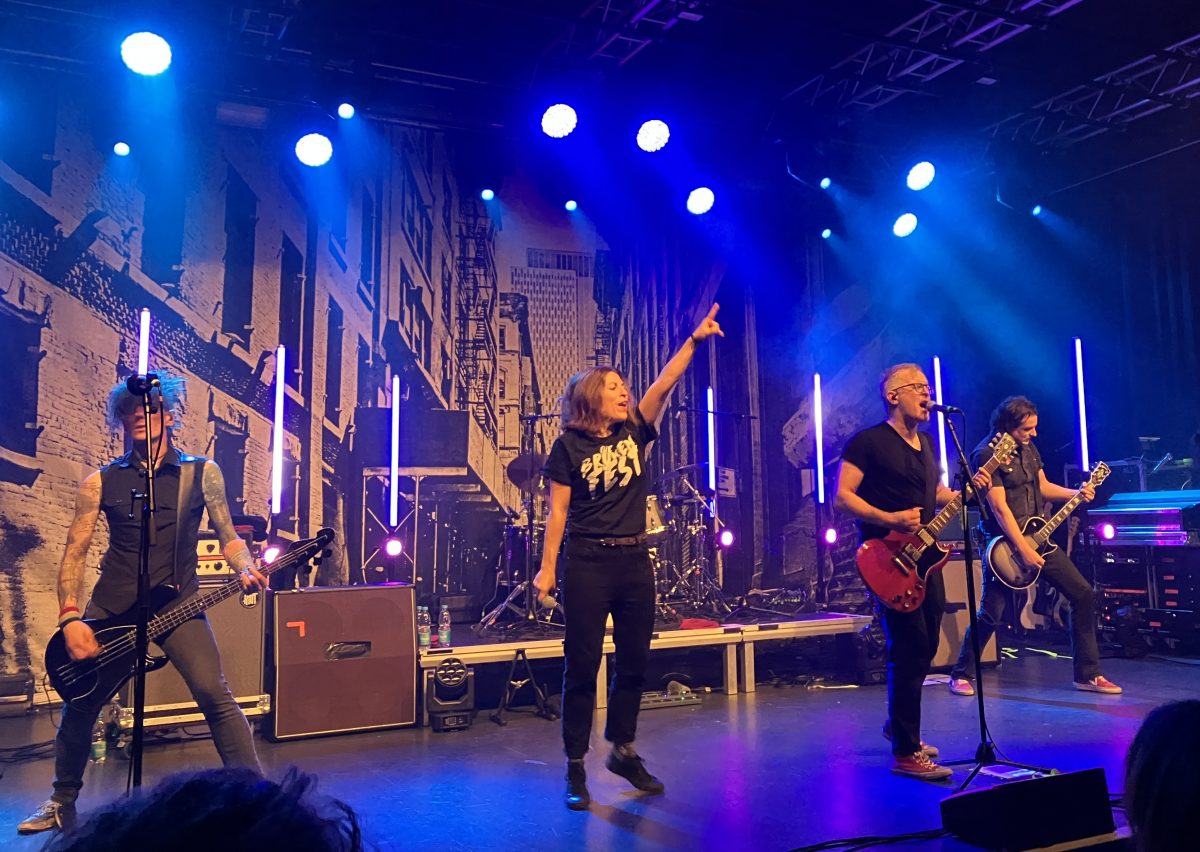 Pascow mit Flo, Jennifer, Alex und Sven auf der Bühne - Live-Foto (c) Jutze/Vampster