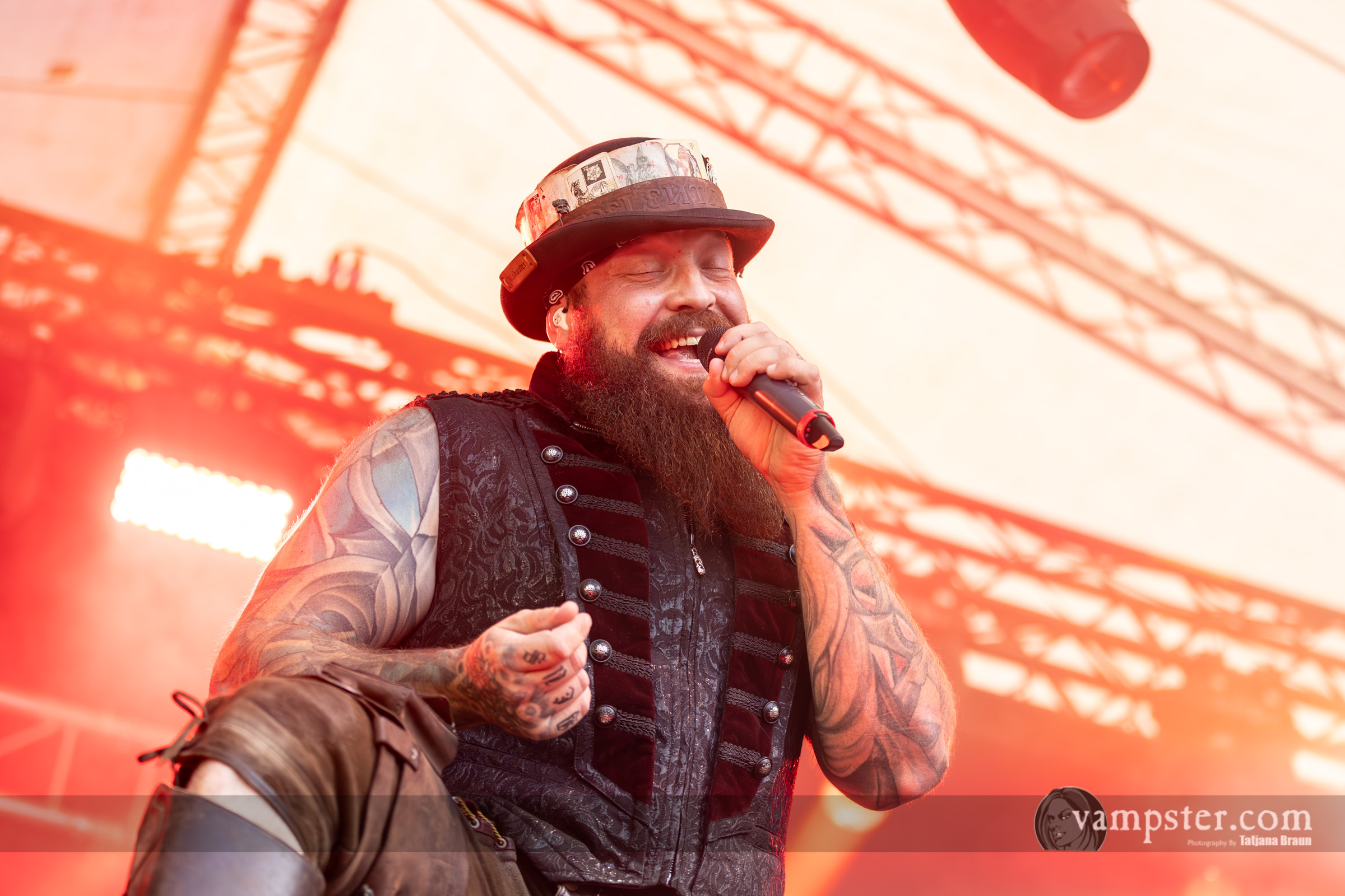 Deus Vult live auf dem Wisdom Tooth Festival 2026