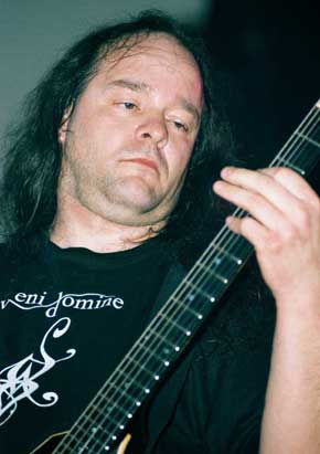 Doom Shall Rise Veranstalter Frank Hellweg live mit seiner Band Well of Souls
