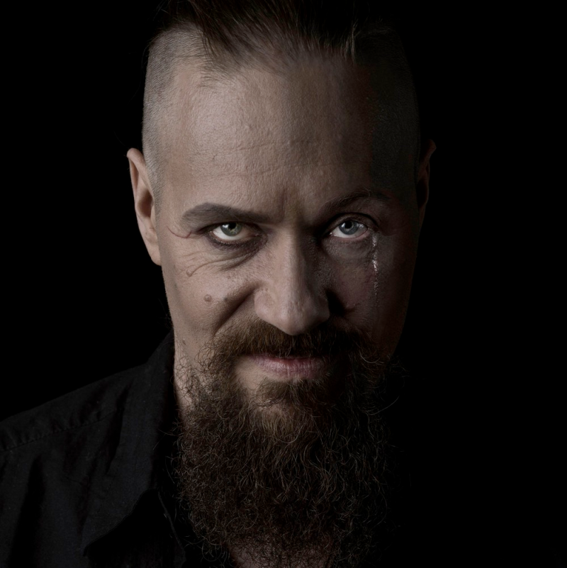 ville-laihiala-soloalbum-Saattajat